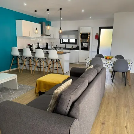 E - Elegant Terraced Home With Free Private Parking Vakantiehuis