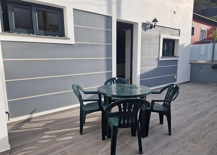 E - Elegant Terraced With Free Private Parking Prázdninový dům *