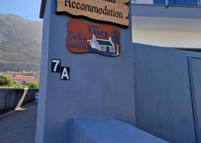 Prázdninový dům E - Elegant Terraced With Free Private Parking *