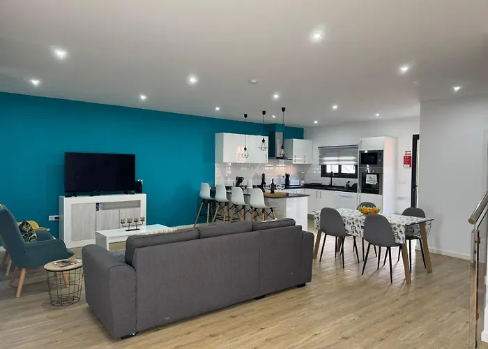 E - Elegant Terraced With Free Private Parking Machico (Madeira)