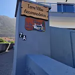 Casa vacanze Elegant Terraced With Free Private Parking *