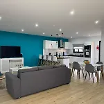 Elegant Terraced With Free Private Parking Machico (Madeira)