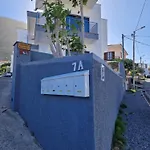 Vakantiehuis Elegant Terraced With Free Private Parking Machico (Madeira)