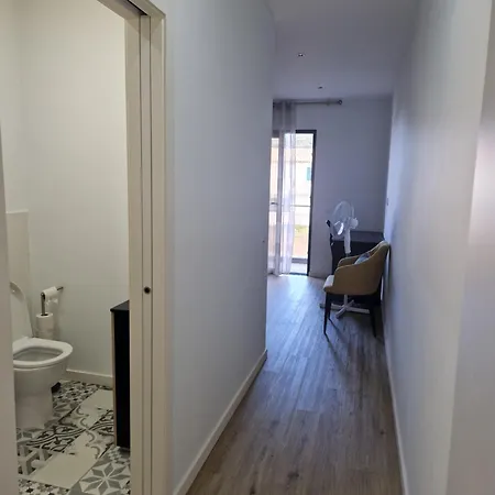 E - Elegant Terraced Home With Free Private Parking 펜션 마치코