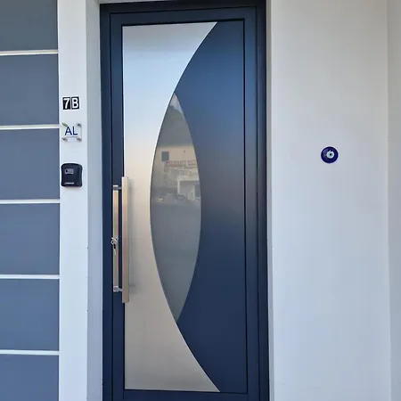 펜션 E - Elegant Terraced Home With Free Private Parking