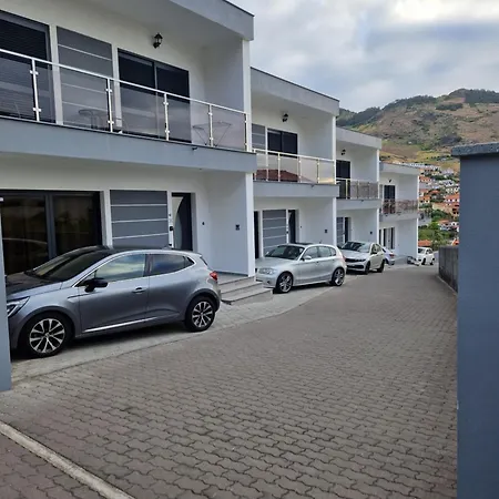 E - Beautiful 2 Bedroom Terraced Hébergement de vacances Machico (Madeira)