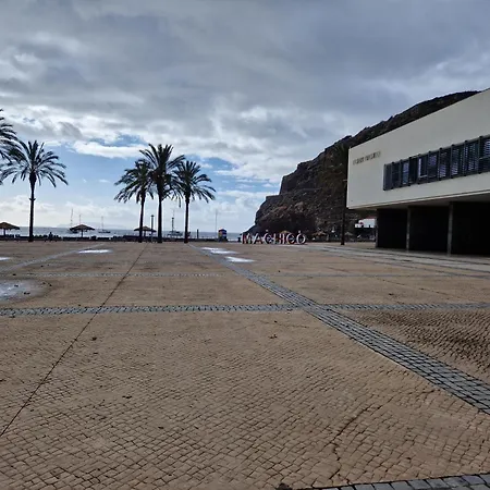 Elegant Terraced With Free Private Parking 別荘