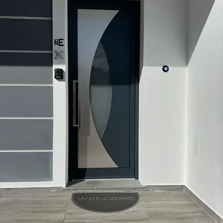 펜션 E - Elegant Terraced Home With Free Private Parking 마치코