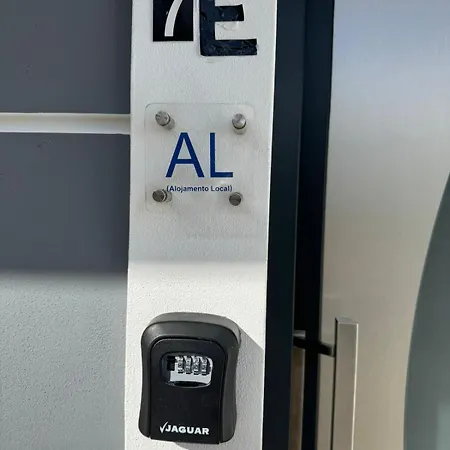 E - Elegant Terraced Home With Free Private Parking 펜션