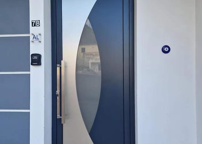 別荘 Elegant Terraced With Free Private Parking