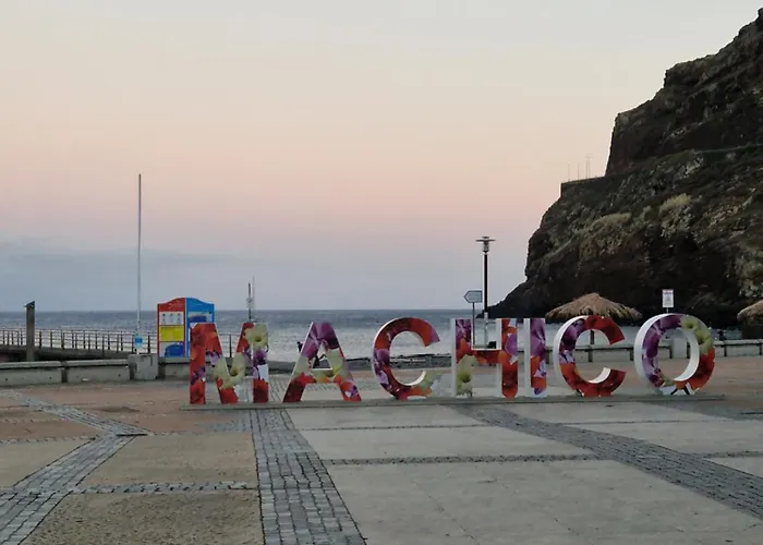 E - Elegant Terraced With Free Private Parking * Machico (Madeira)