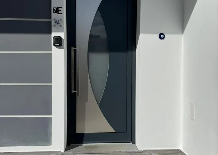 別荘 Elegant Terraced With Free Private Parking マシコ