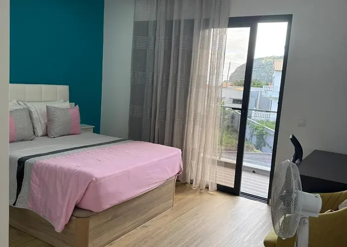 別荘 Elegant Terraced With Free Private Parking