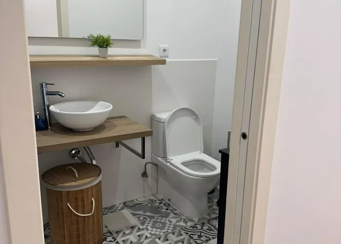 E - Elegant Terraced With Free Private Parking Сasa de vacaciones *