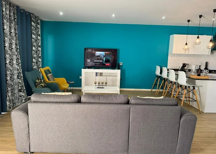 Elegant Terraced With Free Private Parking 別荘 *