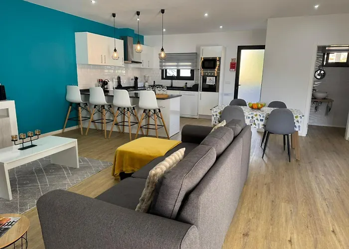 Elegant Terraced With Free Private Parking 別荘